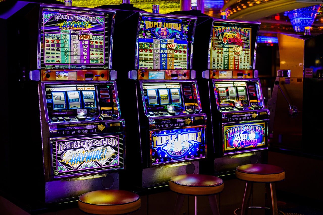 GoldClub Myanmar APP Features — Slots, Live Casino, Football Betting ဂိမ်းများ Mobile ပေါ်တွင် ကစားနည်း